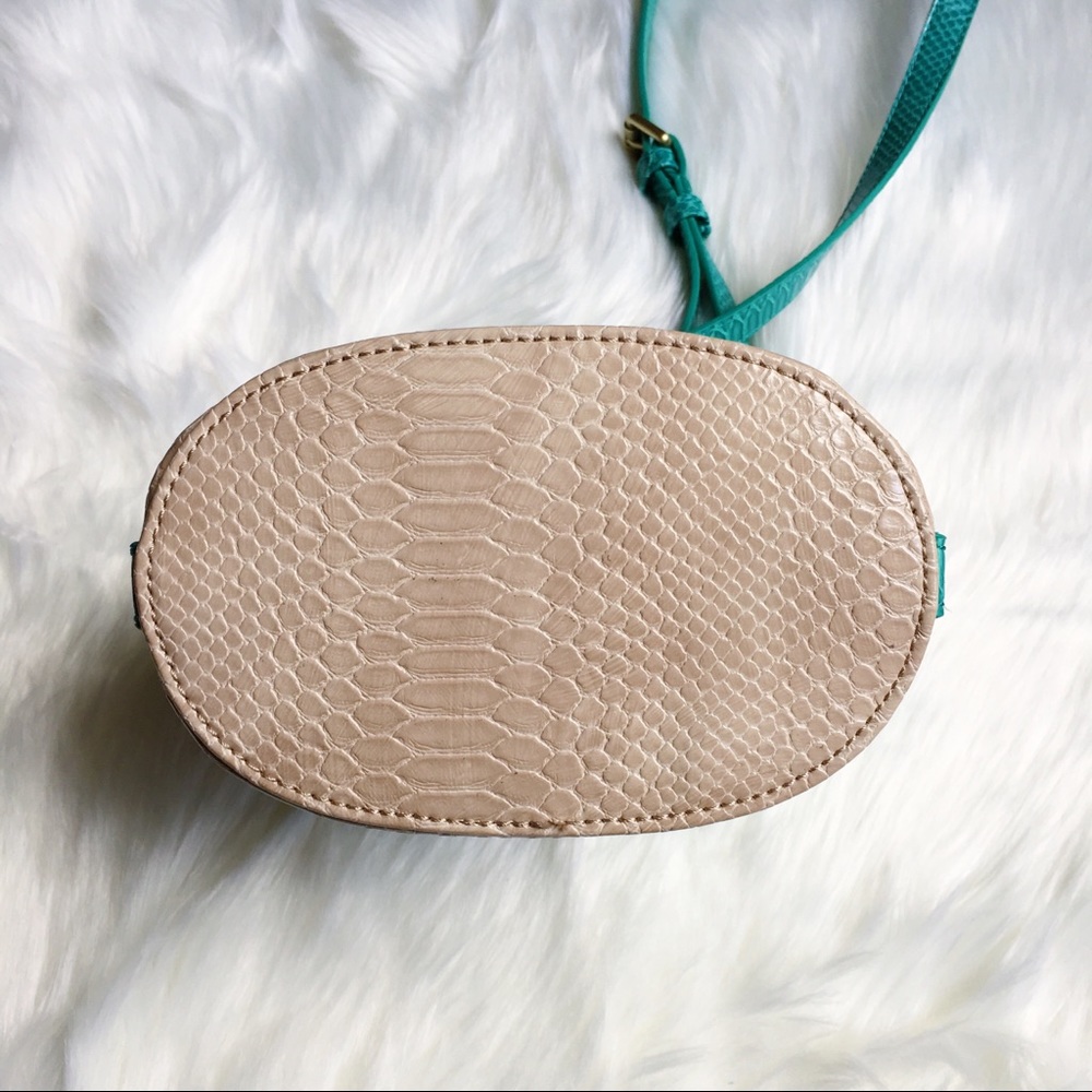 Anthropologie | Striped Bucket Bag - Picture 4 of 8